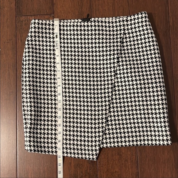 H&M houndstooth skirt - Picture 6 of 12